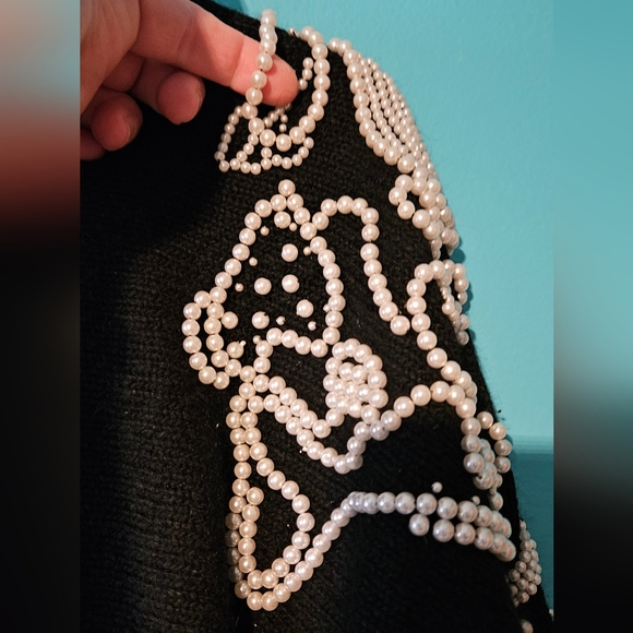 Vintage pearl embellished black sweater - Picture 2 of 5